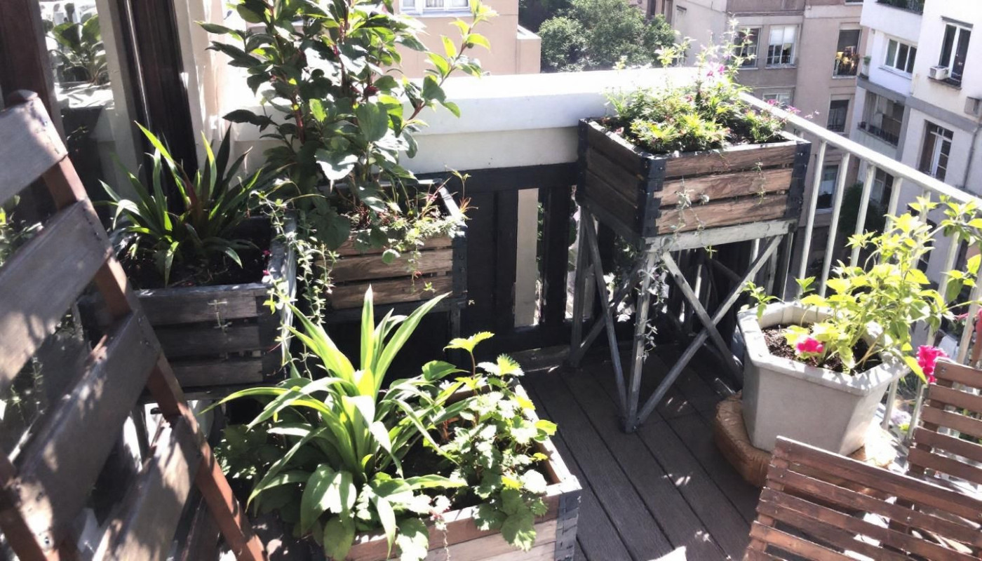Comment transformer votre balcon en un jardin durable et chic